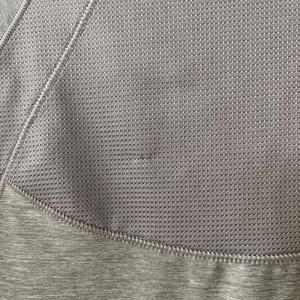 Under Armour Women's Gray Heather Long Sleeve Shirt Size L Mesh‎ Detail - Picture 10 of 10